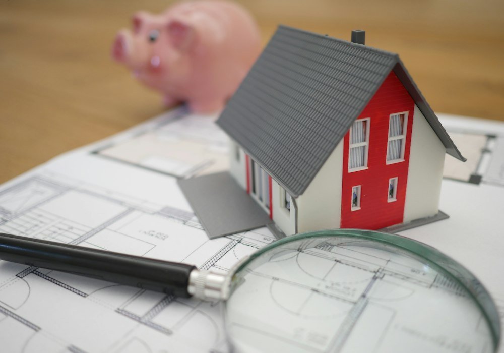 Maison et loupe — étude de financement