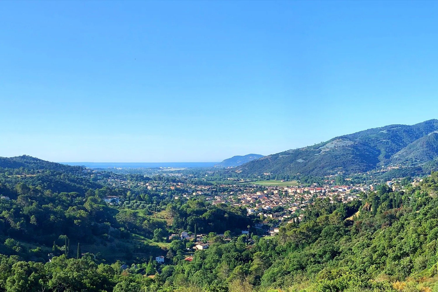 Le village de Pégomas et la vallée de la Siagne